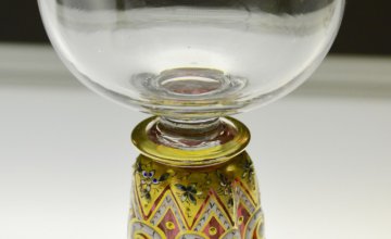 Glas met email- en gouddecoratie, Glasmuseum Hadamar